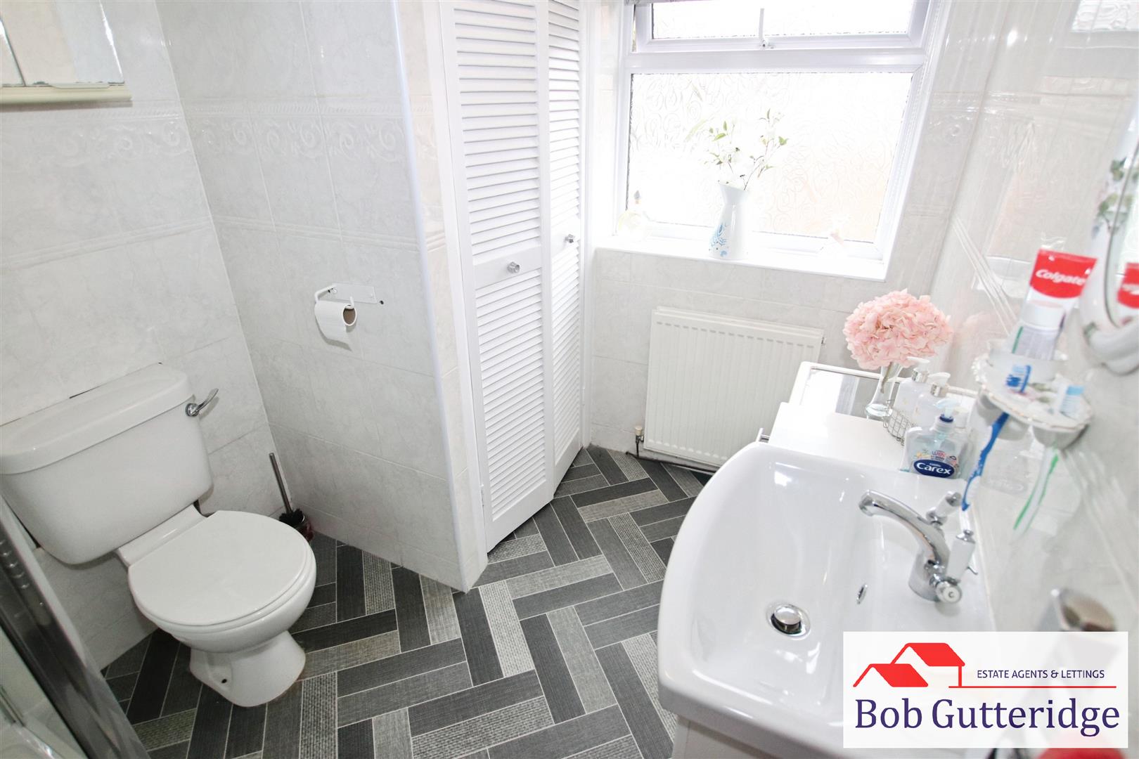 FIRST FLOOR SHOWER ROOM